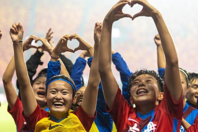 阿森纳可让马丁内利移到右路，或冬窗寻求补强