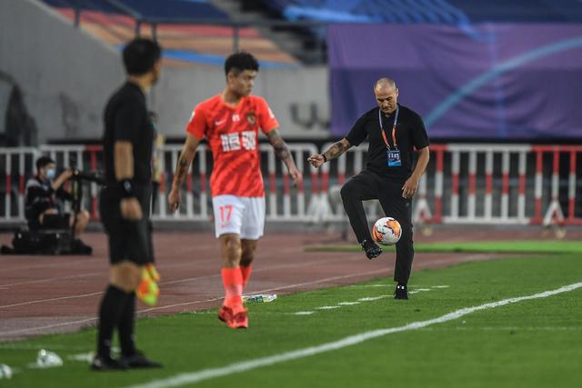 难绷！中国男篮出现23次失误 全队只有9次助攻